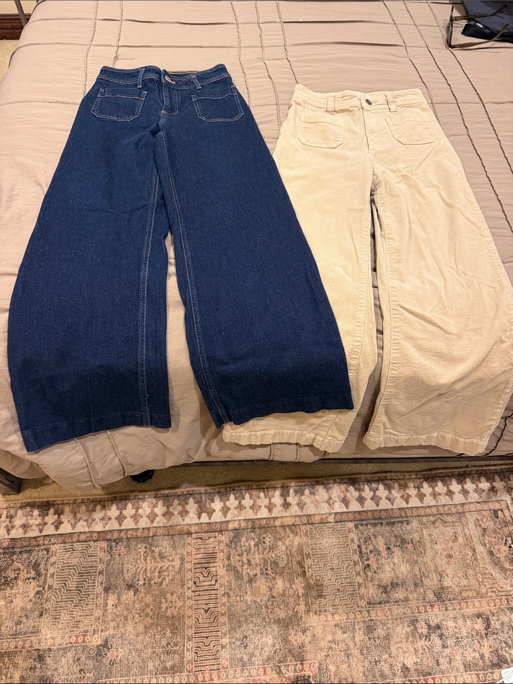 Set of 2 Women’s Wide Leg Jeans - Dark Blue and Cream